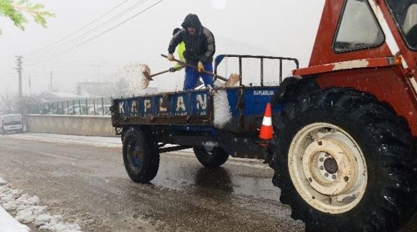 Kahramanmaraş&rsquo;ta Karla M&uuml;cadele