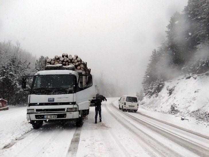 Domaniç’te Kar Yağışı Ve Sis Ulaşımı Zorlaştırıyor G2