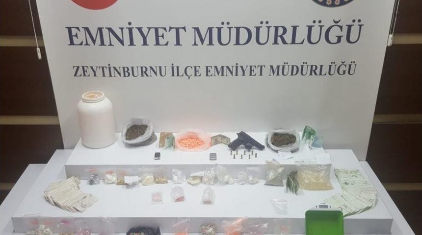 (&ouml;zel) İstanbul&rsquo;da Direksiyondan Ve Bilgisayar Kasasından Uyuşturucu Fışkırdı