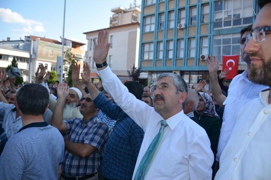 Zile&rsquo;de Hacı Adayları Kutsal Topraklara Uğurlandı