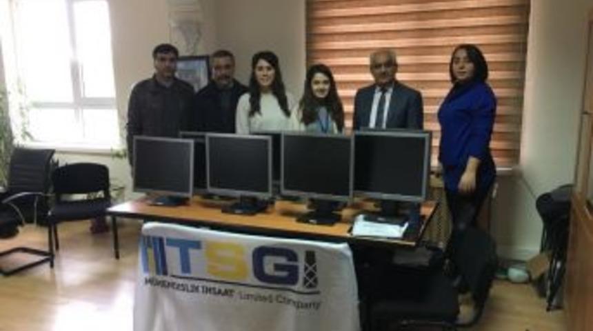 Aliağa&rsquo;da Okula Bilgisayar Bağışı