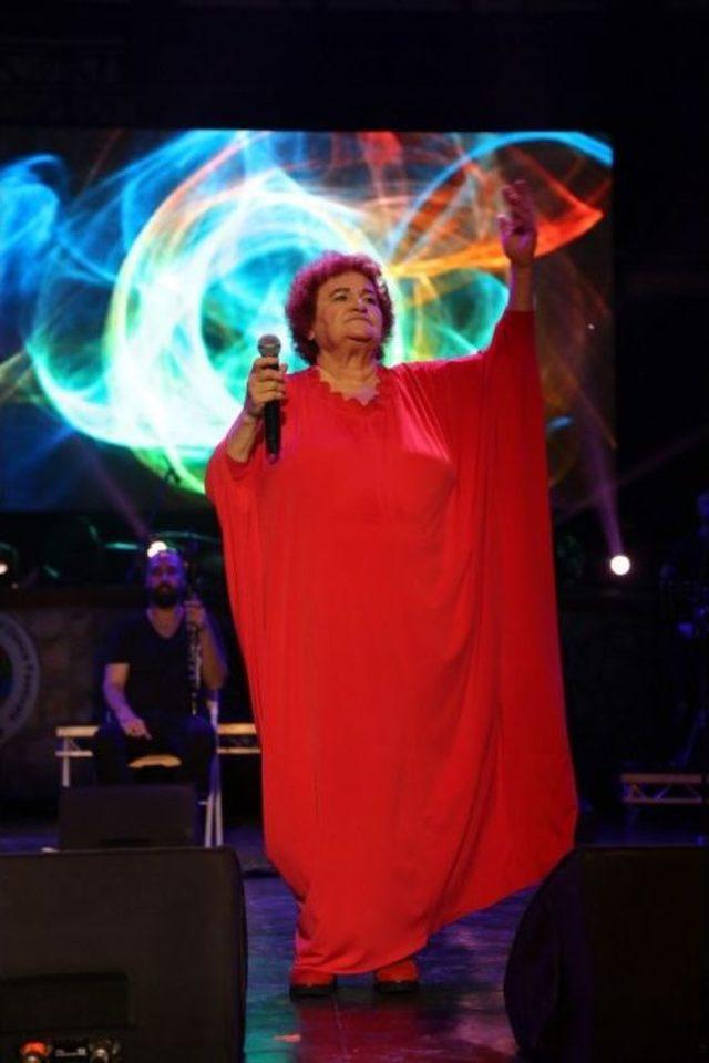 Festivalde Selda Bağcan Rüzgarı