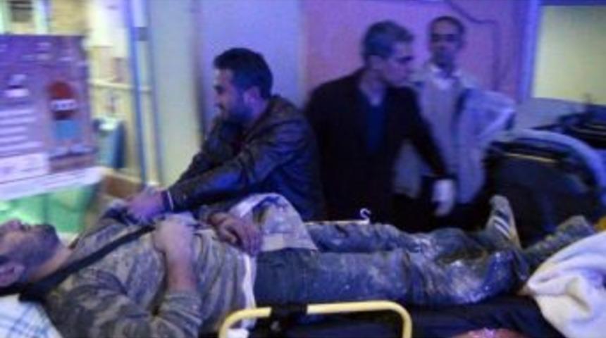 Yolda y&uuml;r&uuml;rken sırtından bı&ccedil;aklandı