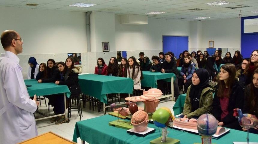 Kocaeli Fen Lisesi&rsquo;nden D&uuml;zce &Uuml;niversitesi Tıp Fak&uuml;ltesine Ziyaret