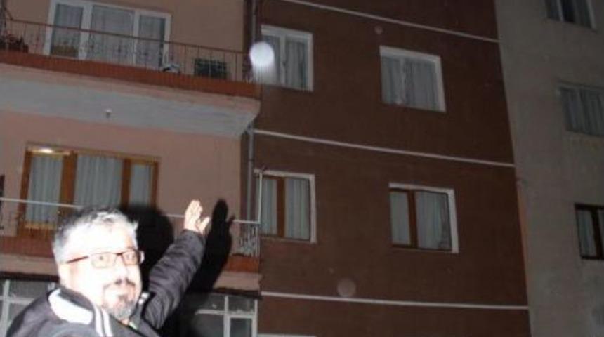 Pencereden d&uuml;şen gen&ccedil; kadın olay yerinde &ouml;ld&uuml;