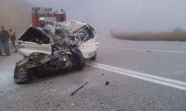 Otomobil ile kamyon &ccedil;arpıştı: 1 &ouml;l&uuml; 1