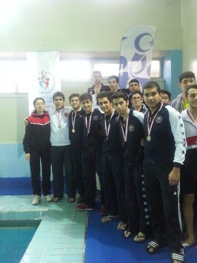 Gkv &Ouml;zel Lisesi Okullar Arası Gen&ccedil;ler Y&uuml;zme İl Şampiyonu 1