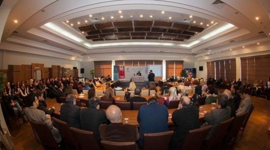 K&uuml;&ccedil;&uuml;k&ccedil;ekmece&rsquo;de "kadına Şiddet &Ccedil;alıştayı" Yapıldı