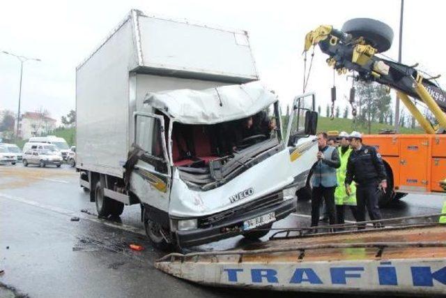 Tem otoyolu ndaki kaza trafiği fel&ccedil; etti 1