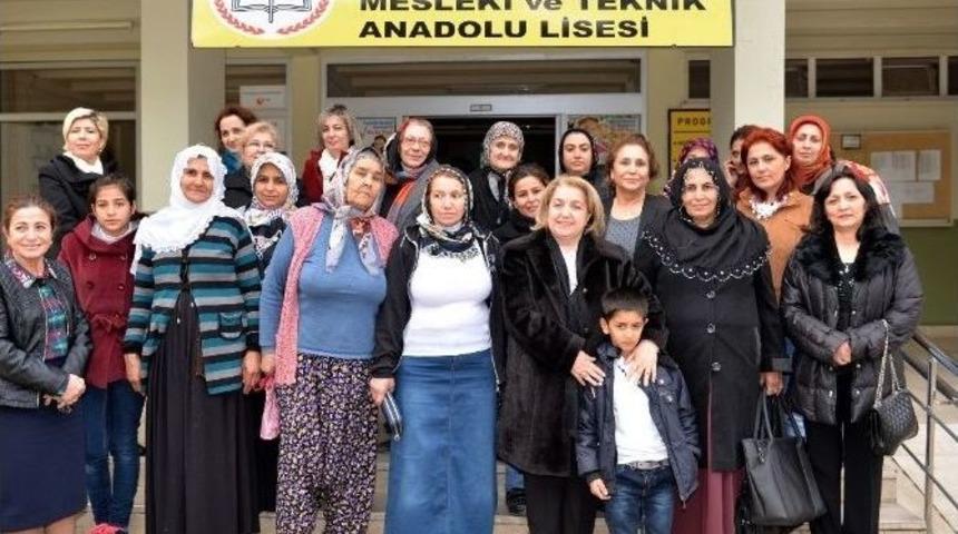 Kevser &Ccedil;akacak, Kadınların Sorunlarını Dinledi