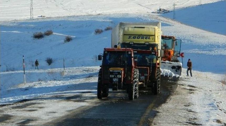 Ulgar Dağı&rsquo;nda Kar Ve Tipi Ulaşımı Aksattı