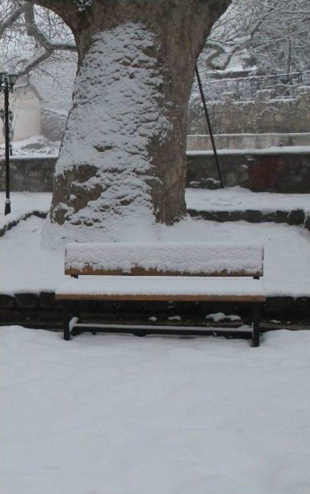 Kar Elazığ’ı Beyaza Bürüdü