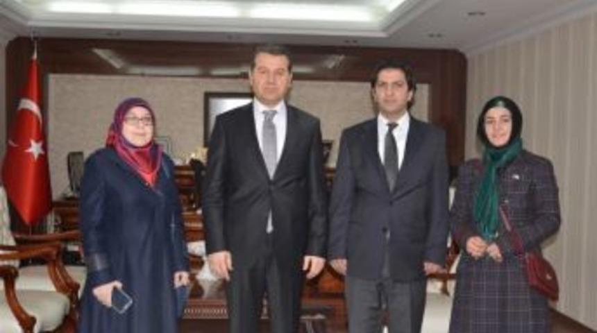 Yeşilay Derneği Y&ouml;netimi&rsquo;nden Valiliğe Ziyaret