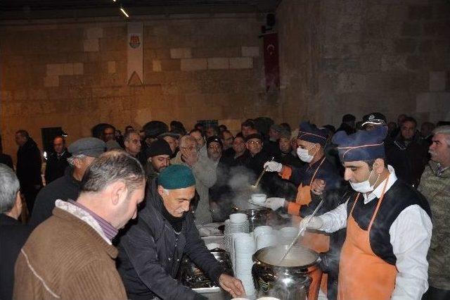 Tarsus’ta ‘bereket Çorbası’ Dağıtıldı