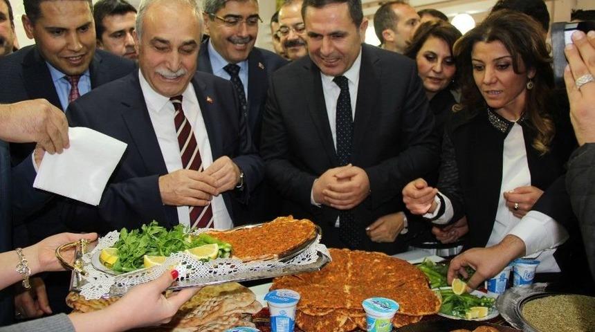 Bakan Fakıbaba&rsquo;ya, Gaziantep&rsquo;in Tescilli &Uuml;r&uuml;nleri Tanıtıldı