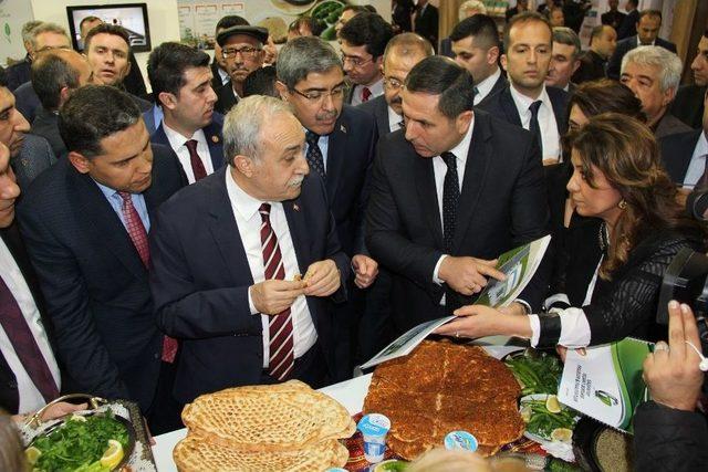 Bakan Fakıbaba’ya, Gaziantep’in Tescilli Ürünleri Tanıtıldı