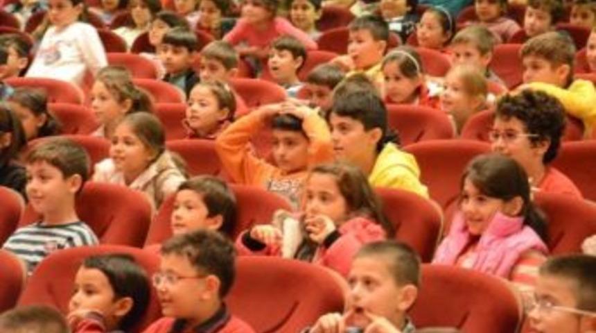 Emniyet 5 Bin 500 &Ouml;ğrenci Tiyatroyla Buluşturdu