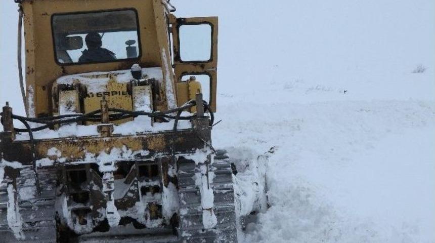 Elazığ&rsquo;da Kar 367 K&ouml;y Yolunu Kapattı
