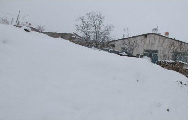 Elazığ’da Kar 367 Köy Yolunu Kapattı