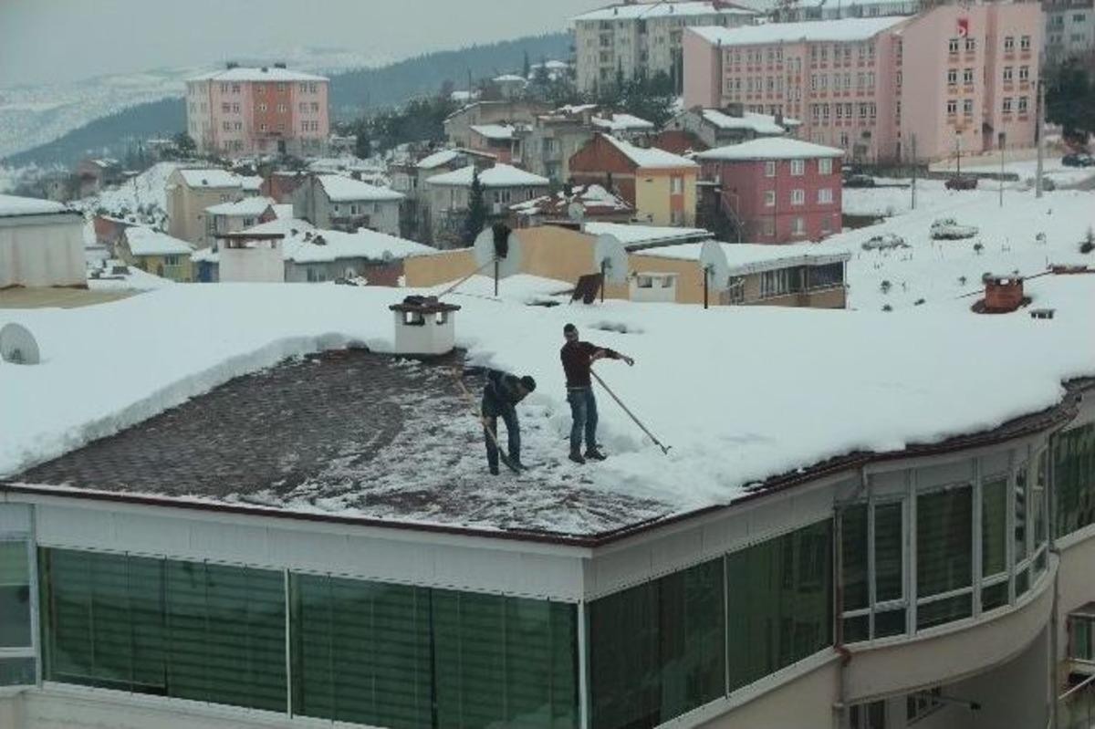 (&ouml;zel Haber) Bilecik&rsquo;te Kar Temizleyiciler &Ouml;l&uuml;mle Dans Ettiler
