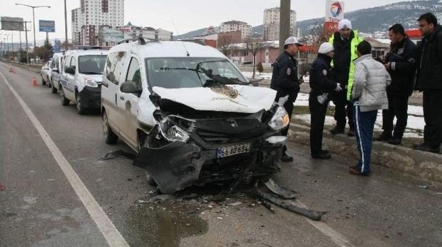 Yozgat&rsquo;ta Trafik Kazası: 3 Yaralı