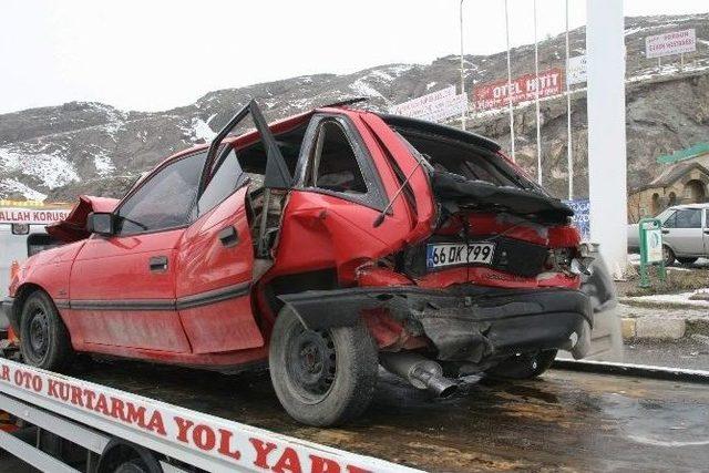 Yozgat&rsquo;ta Trafik Kazası: 3 Yaralı 1