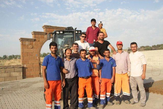 Tarihi Mezarlık Yangınına Polis Toma İle Müdahale Etti