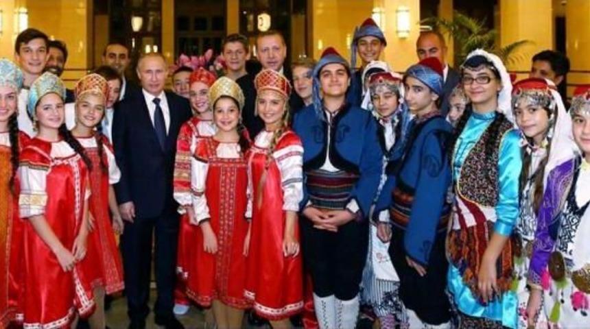 Erdoğan ve putin'e antalya'dan şarkılar