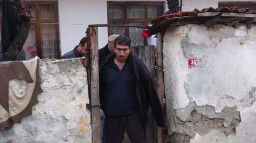 Tartıştığı ağabeyini elleriyle boğarak &ouml;ld&uuml;rd&uuml;