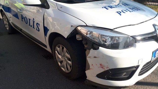 Motosiklet Polis Aracına Yandan Çarptı: 1 Yaralı