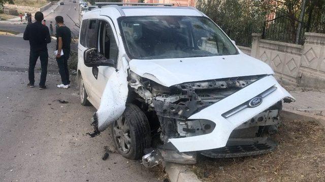 Otomobilde Fare Zehri İçip Kaza Yaptı