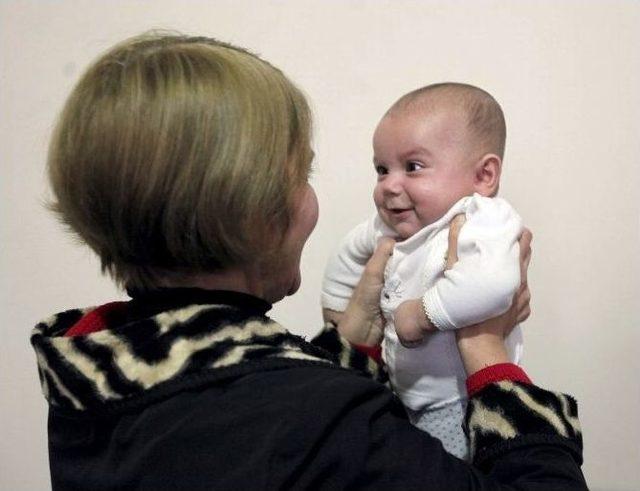 Başkan Şahin, Evlatlık Verilmek İstenen Üçüzlere Sahip Çıktı 1