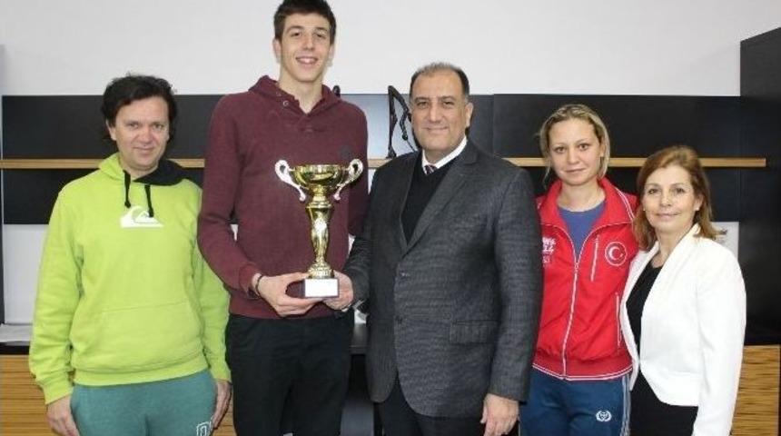 Amerika&rsquo;ya Davet Edildi, O İzmir&rsquo;i Se&ccedil;ti