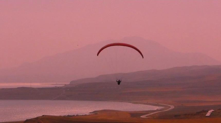 Erciş Semalarında Yama&ccedil; Paraş&uuml;t&uuml; Keyfi