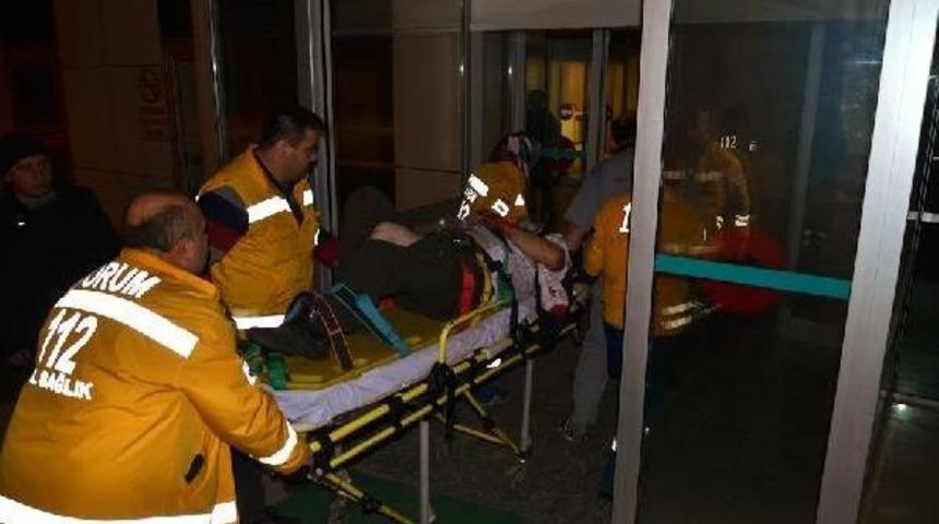 &Ccedil;orum'da, Otob&uuml;se Arkadan &Ccedil;arpan Kamyonette 1 &Ouml;l&uuml;, 3 Yaralı