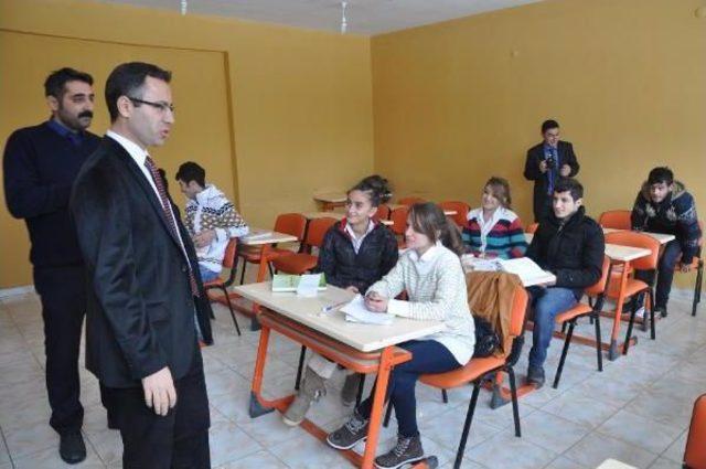 &Ccedil;ukurca Kaymakamı Ko&ccedil; Kitap Dağıttı 2