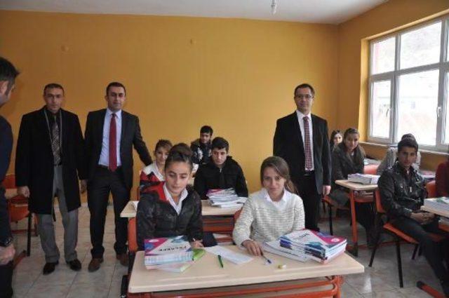 &Ccedil;ukurca Kaymakamı Ko&ccedil; Kitap Dağıttı 3