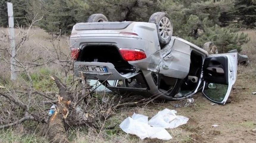 Otomobil &Ccedil;imento Fabrikası Bah&ccedil;esine U&ccedil;tu: 2&rsquo;si Ağır 7 Yaralı