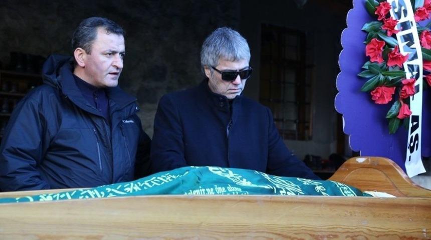 &Uuml;nl&uuml; Sanat&ccedil;ı Cengiz Kurtoğlu&rsquo;nun Acı G&uuml;n&uuml;