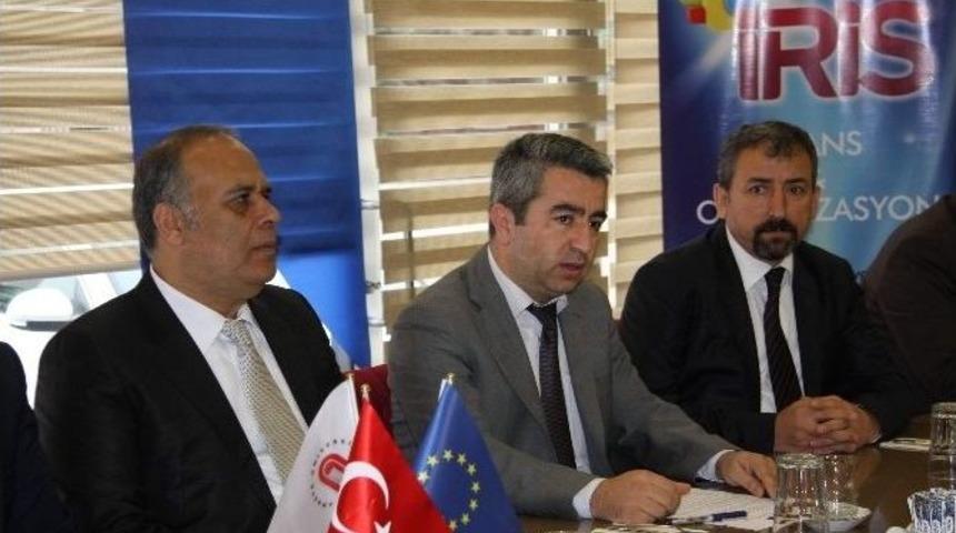 Teknoloji Fak&uuml;ltesi 60 Gence &Uuml;cretsiz Kurs Verecek