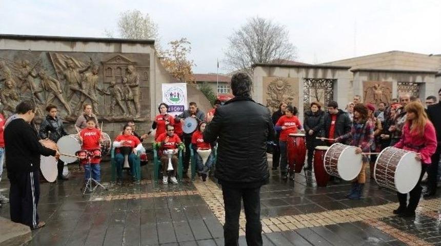 "engellilerle Her Zaman Birlikteyiz"