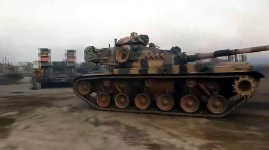 &Ccedil;ok Sayıda Tank Ve Fırtına Ob&uuml;s Topları Suriye Sınırına Ulaştı