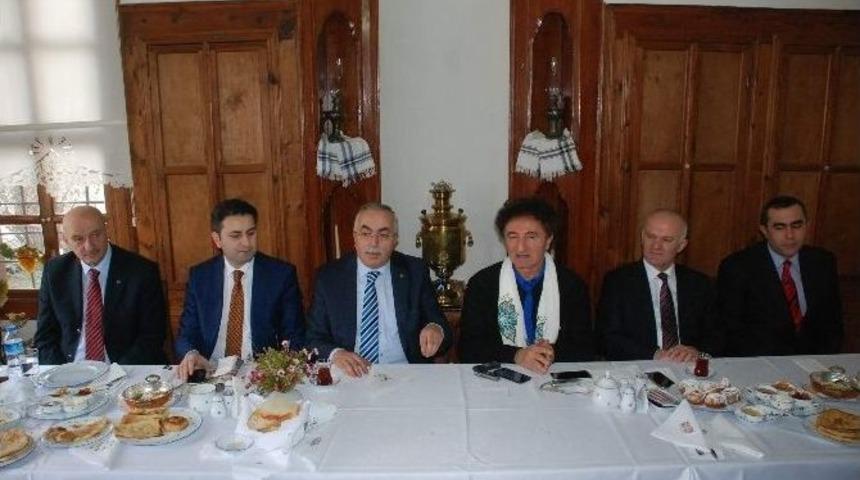 D&uuml;nyaca &Uuml;nl&uuml; Tokatlı İş Adamı H&uuml;seyin &Ouml;zer: