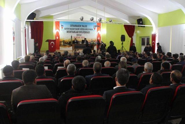 Vali Güzeoğlu, Dicle’de Muhtarlarla Bir Araya Geldi