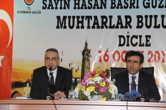 Vali Güzeoğlu, Dicle’de Muhtarlarla Bir Araya Geldi