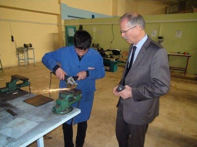 Yozgat Mustafa Kemal Atatürk Meslek Lisesinde Öğrenciler Hem Eğitim Görüyor Hem Meslek Öğreniyor 2