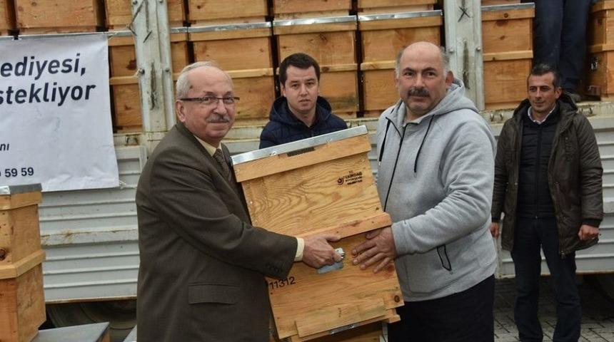 Ergeneli Arıcılara Kovan Desteği