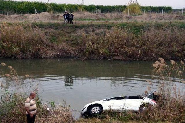 Feride öğretmen, otomobiliyle sulama kanalına uçtu