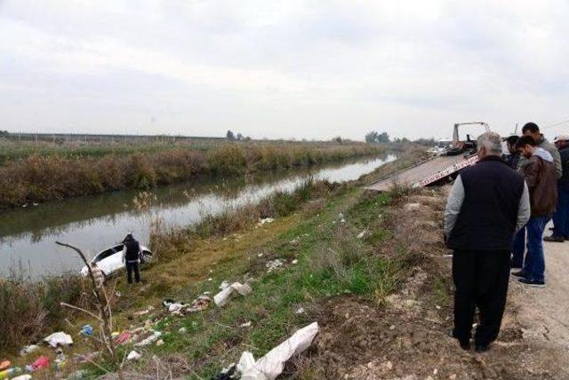 Feride öğretmen, otomobiliyle sulama kanalına uçtu