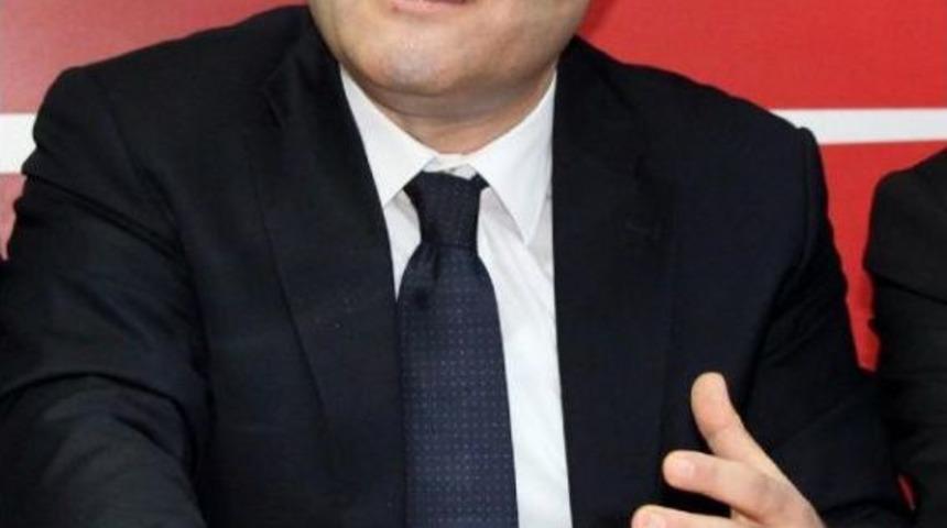 Chp&rsquo;Li &Ouml;zkan: Cumhuriyet'i Yıkmaya &Ccedil;alışıyorlar